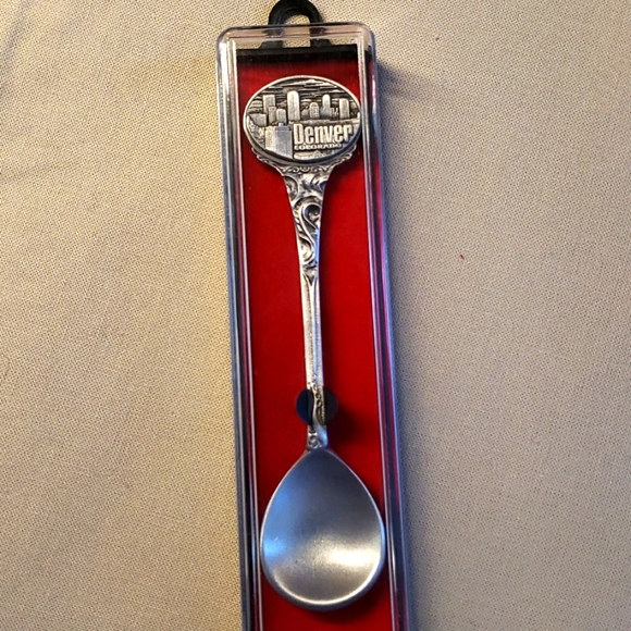 Five Souvenir Collector Spoons: Denver, Colorado, Bermuda - Picture 2 of 6